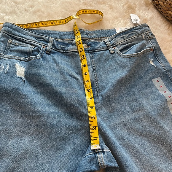 NWT Old Navy High-Waisted OG Straight Cut-Off Jeans in Alma 18 - Picture 4 of 15
